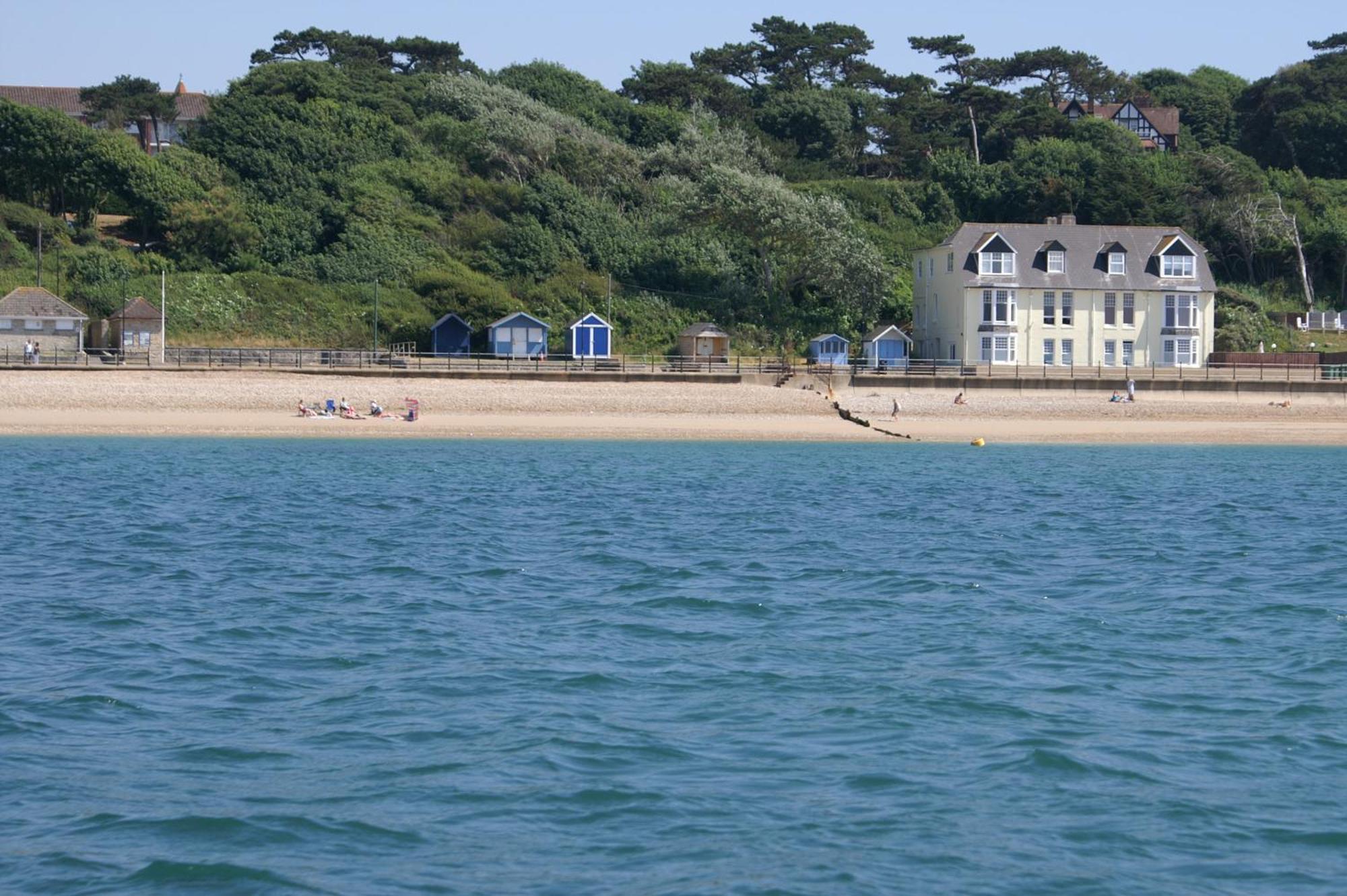 Pier View Apartment Totland Buitenkant foto