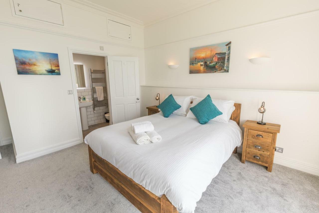 Pier View Apartment Totland Buitenkant foto